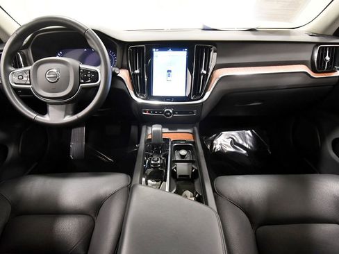 Used 2025 Volvo V60 B5 Cross Country Plus AWD/4WD image 3