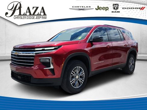 Used 2025 Chevrolet Traverse LT w/ Driver Confidence Package FWD image 1