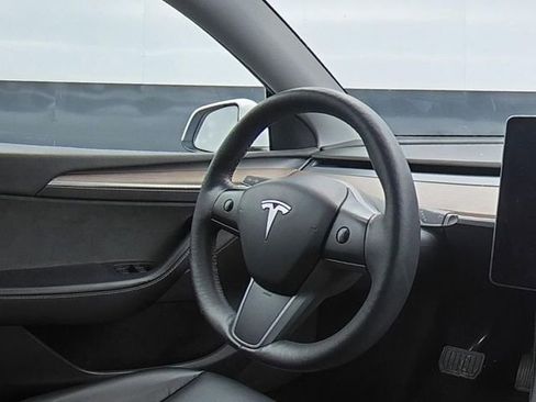 Used 2023 Tesla Model Y Long Range AWD/4WD image 17