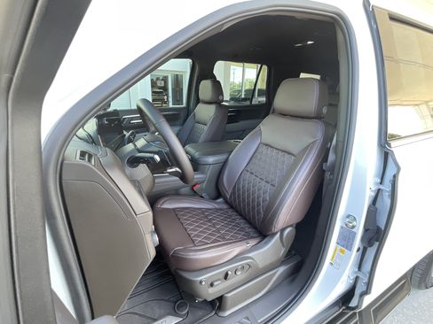 Used 2026 Chevrolet Tahoe LS RWD image 11