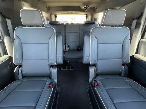 New 2026 Chevrolet Suburban Premier image 27