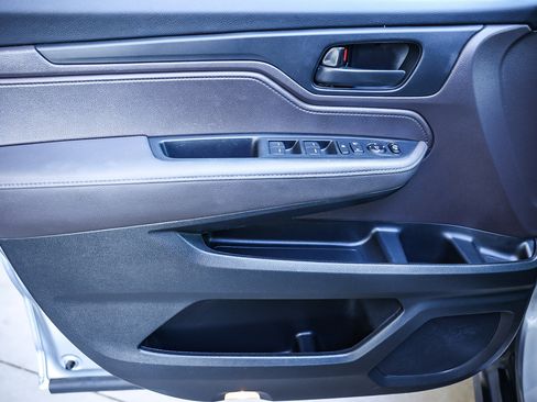 Certified 2024 Honda Odyssey EX image 25