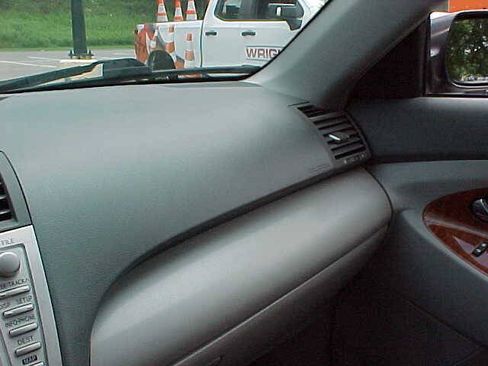 Used 2011 Toyota Camry XLE w/ SE/XLE Extra-Value Pkg FWD image 24