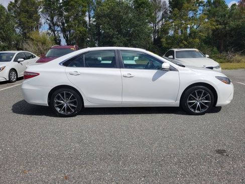 Used 2017 Toyota Camry XSE image 3