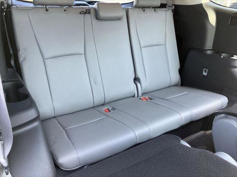Certified 2023 Toyota Highlander XLE image 30