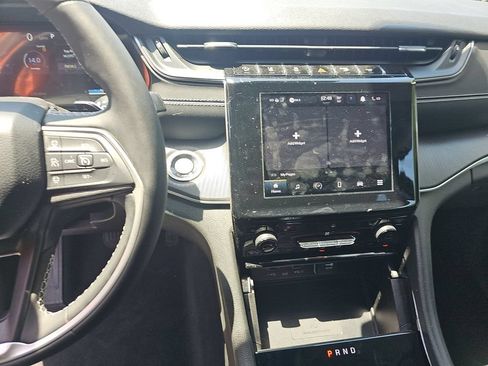 Used 2023 Jeep Grand Cherokee Laredo w/ Luxury Tech Group I AWD/4WD image 9