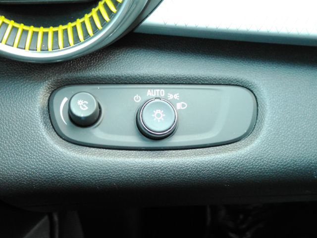 Used 2026 Chevrolet Trax LT w/ Sunroof Package FWD image 31
