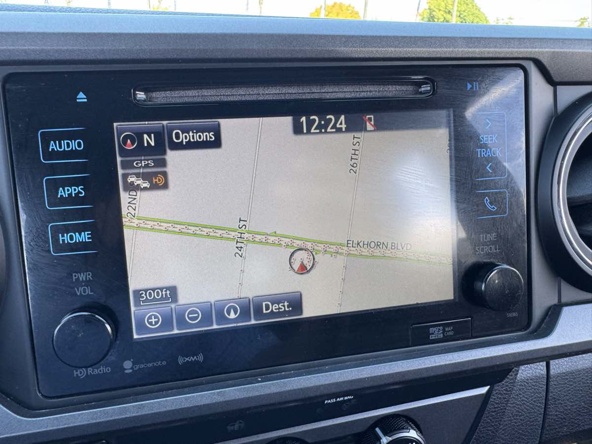 Used 2019 Toyota Tacoma TRD Off-Road w/ Technology Package AWD/4WD image 29