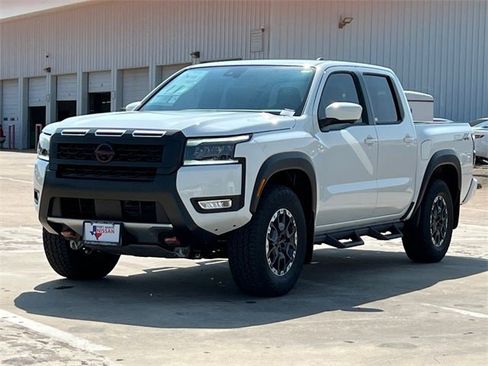 New 2026 Nissan Frontier PRO-4X w/ Pro-4x Convenience Package image 3