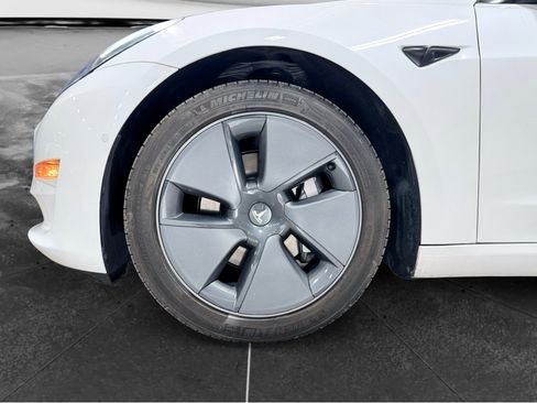 Used 2022 Tesla Model 3 Long Range AWD/4WD image 27