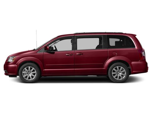 Used 2015 Chrysler Town & Country Touring FWD image 3
