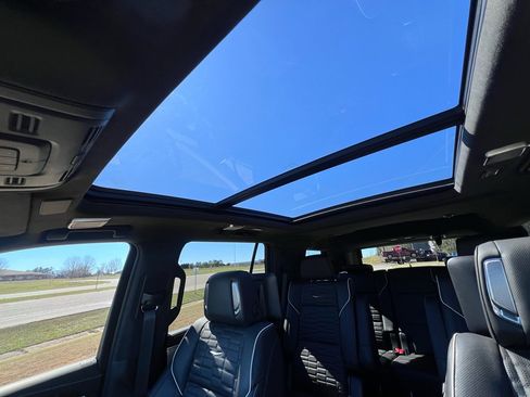 Used 2024 Cadillac Escalade Premium Luxury Platinum image 29