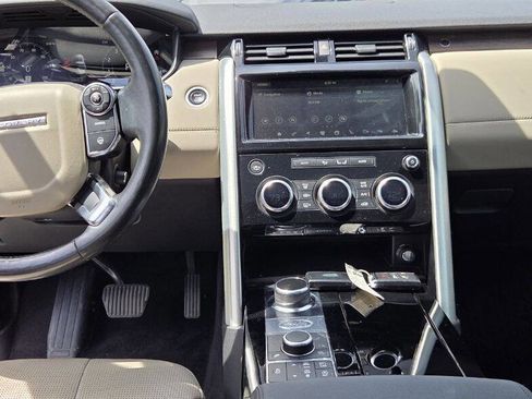 Used 2018 Land Rover Discovery HSE image 18