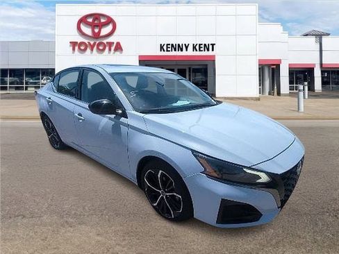 Used 2023 Nissan Altima 2.5 SR w/ SR Premium Package FWD image 1