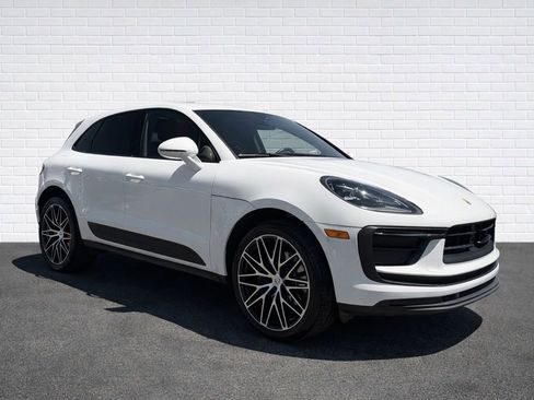 Used 2023 Porsche Macan AWD/4WD image 3