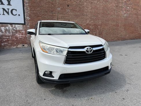Used 2014 Toyota Highlander XLE AWD/4WD image 2