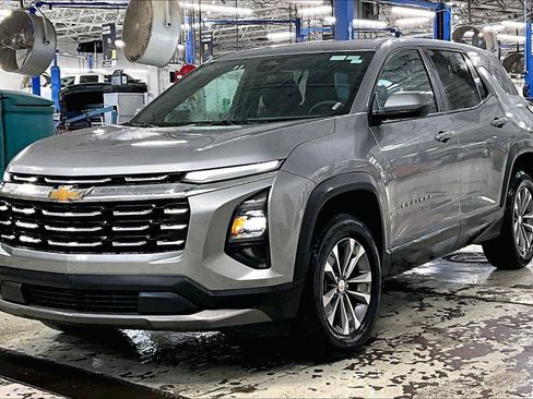 Used 2025 Chevrolet Equinox LT AWD/4WD image 7