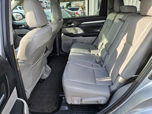 Used 2016 Toyota Highlander XLE image 19