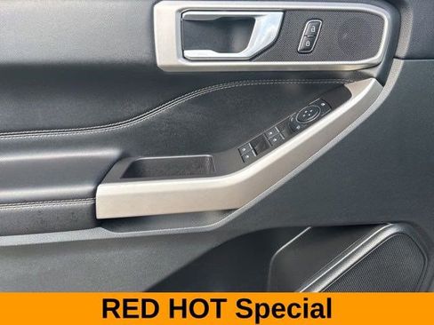 Used 2023 Ford Explorer XLT image 13