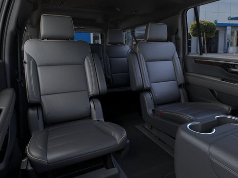 New 2026 Chevrolet Suburban Premier AWD/4WD image 18