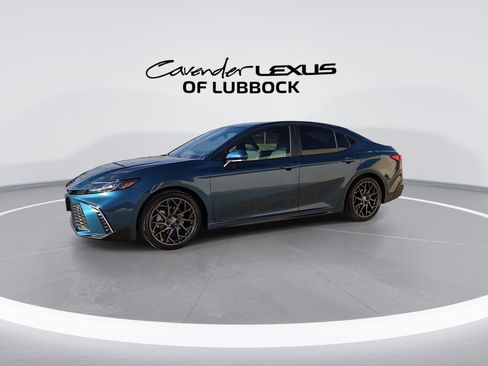 Used 2025 Toyota Camry SE image 5