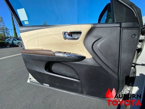 Used 2014 Toyota Avalon Limited w/ Technology Package FWD image 34