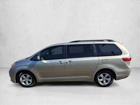 Used 2017 Toyota Sienna LE FWD image 8