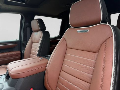 New 2026 GMC Sierra 1500 Denali Ultimate w/ LPO, Black Badging Package AWD/4WD image 17