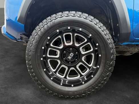 Used 2016 Toyota Tacoma TRD Off-Road w/ Premium & Technology Package AWD/4WD image 4