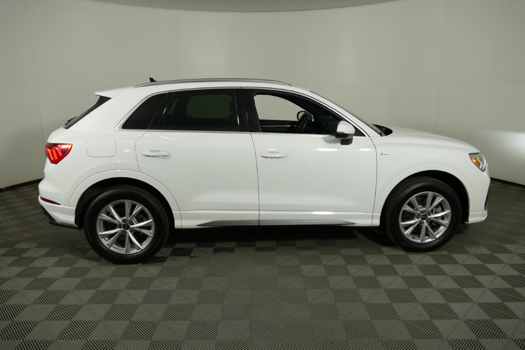 Used 2024 Audi Q3 2.0T Premium Plus AWD/4WD image 2