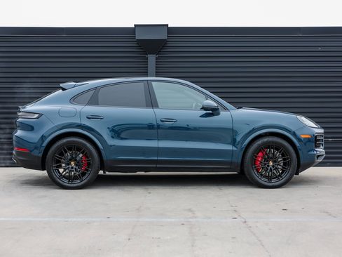 Certified 2024 Porsche Cayenne S image 8