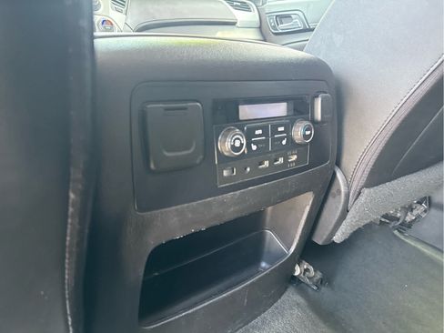 Used 2017 GMC Yukon SLT w/ Premium Edition AWD/4WD image 35