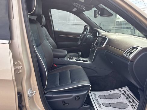 Used 2014 Jeep Grand Cherokee Overland w/ Advanced Technology Group AWD/4WD image 24