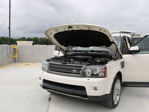 Used 2010 Land Rover Range Rover Sport Supercharged AWD/4WD image 90