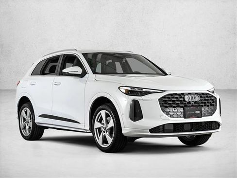 Certified 2025 Audi Q5 Premium w/ Premium Plus AWD/4WD image 3