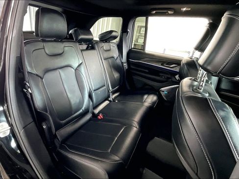 Used 2022 Jeep Grand Cherokee Overland image 15