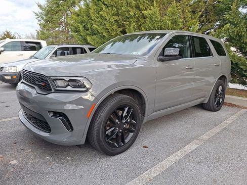 Used 2023 Dodge Durango GT image 2
