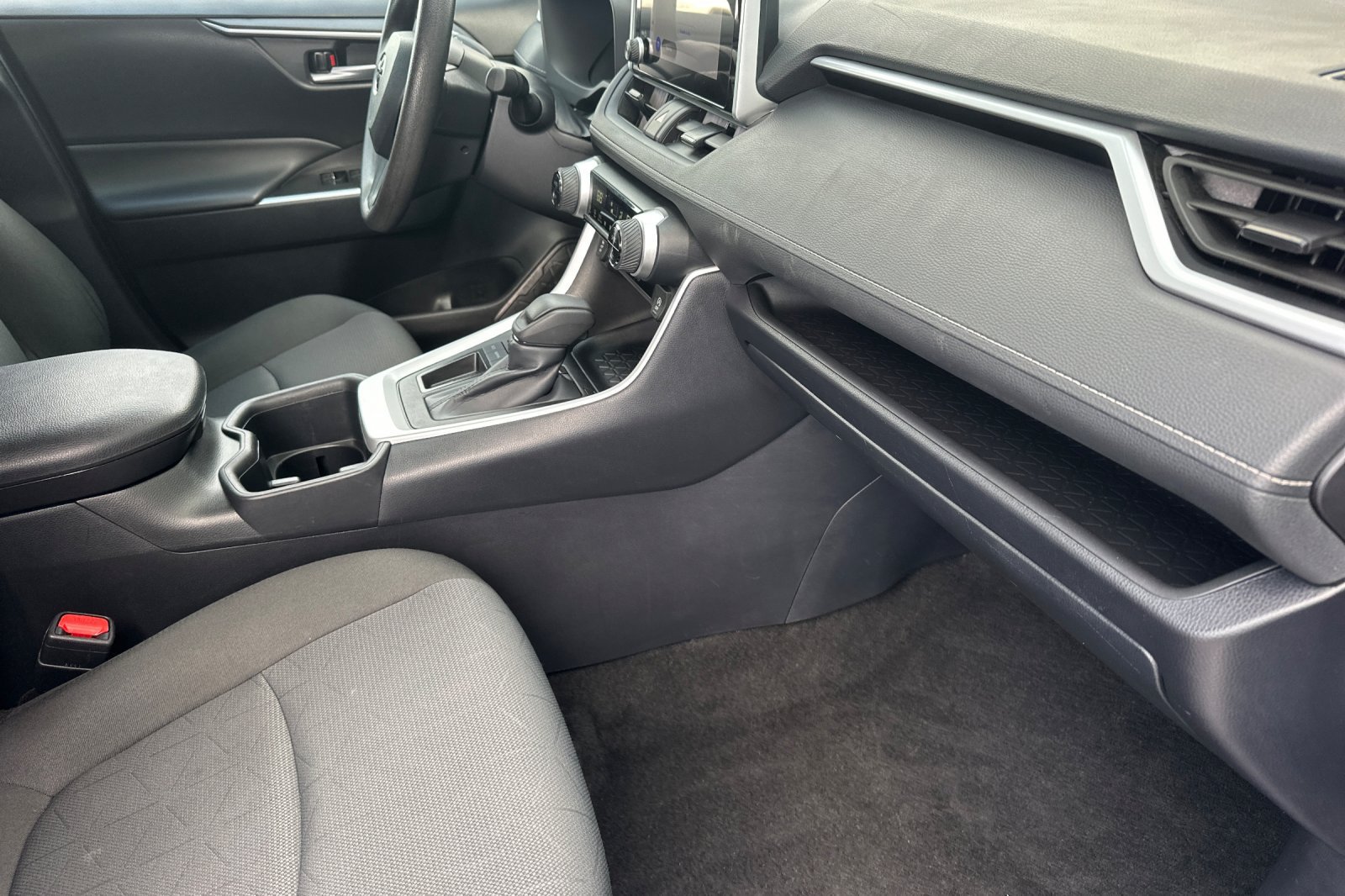 Used 2025 Toyota RAV4 XLE FWD image 18