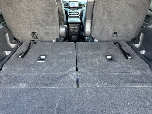 Used 2022 Ford Explorer XLT w/ Equipment Group 202A image 16