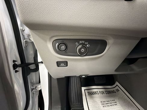 Used 2023 GMC Terrain SLE w/ Driver Convenience Package image 17