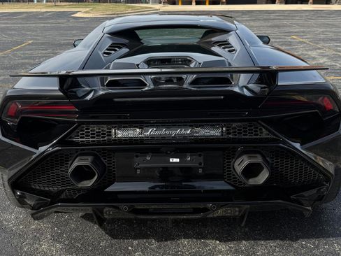 Used 2024 Lamborghini Huracan Tecnica RWD image 2