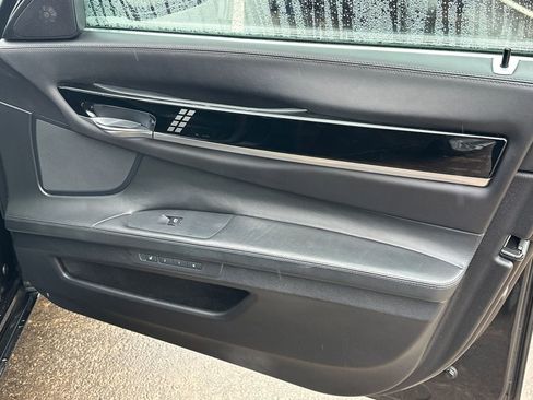 Used 2011 BMW 750i image 14