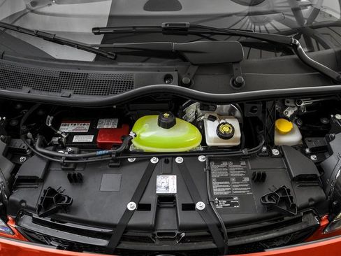 Used 2016 smart fortwo passion RWD image 13