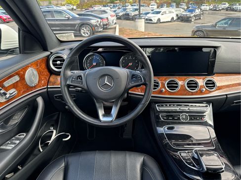 Used 2017 Mercedes-Benz E 300 4MATIC image 7