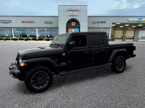 Certified 2020 Jeep Gladiator Overland AWD/4WD image 4