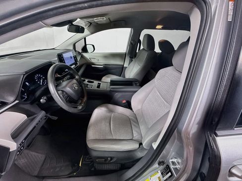 Certified 2022 Toyota Sienna LE FWD image 18