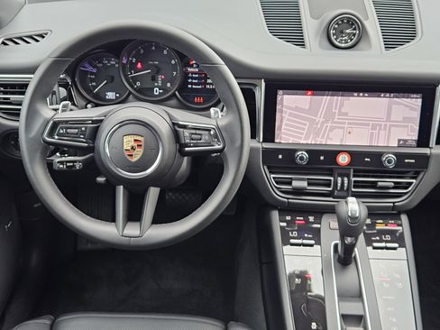 Certified 2025 Porsche Macan image 25