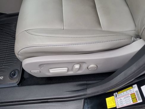 Used 2018 Toyota Highlander XLE w/ Protection Package #3 AWD/4WD image 18