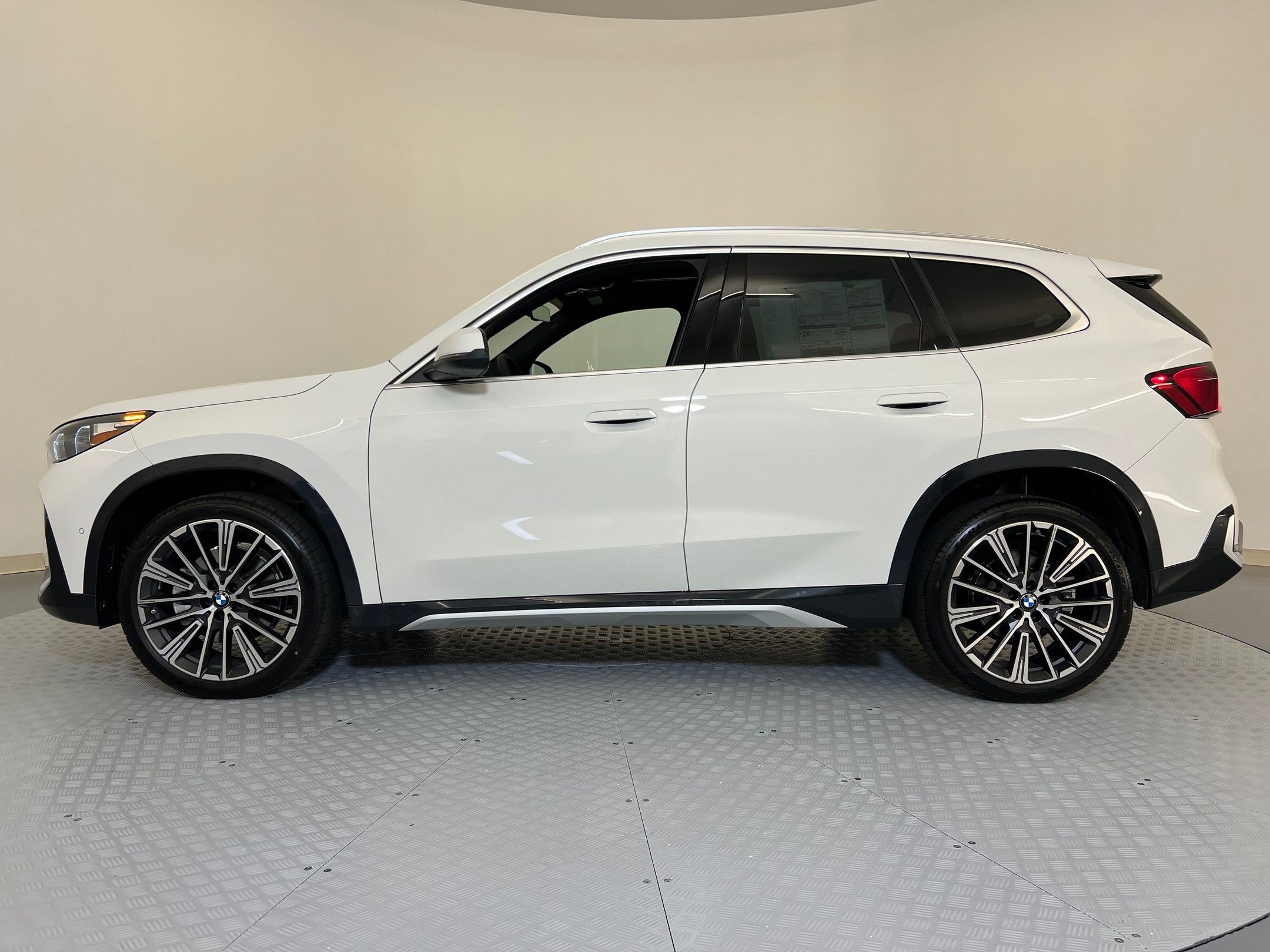 Used 2026 BMW X1 xDrive28i w/ Technology Package AWD/4WD image 2