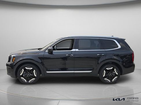 Certified 2025 Kia Telluride S FWD image 3
